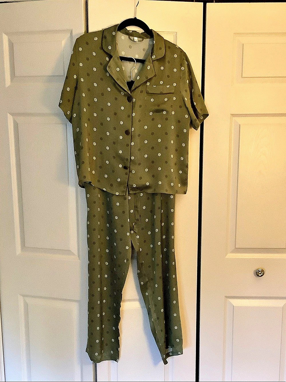 Lily SILK Floral Pajama Set in Green Size Large Like New